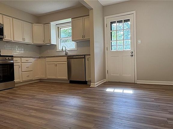 5th image of 5004 Hawthorne Ave