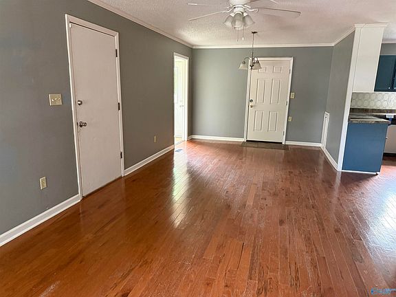 3rd image of 2723 Longfellow Dr SW