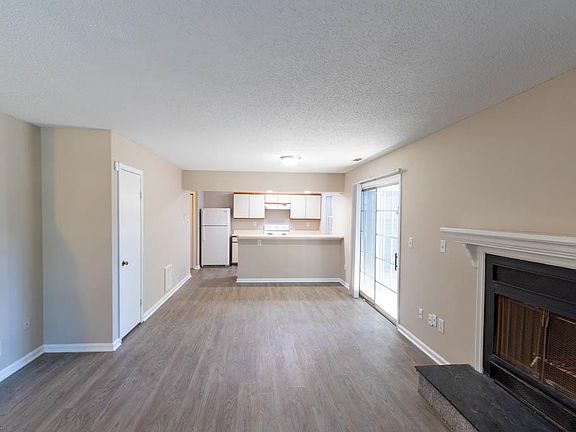 2nd image of 616 Ridge Cir
