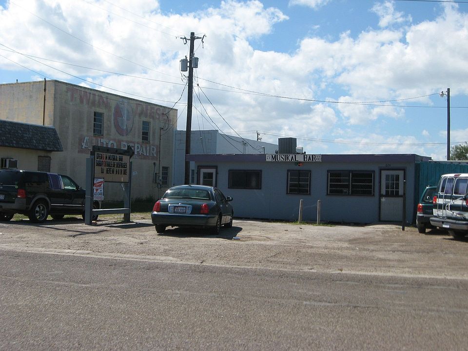 2nd image of 824 S Garcia St