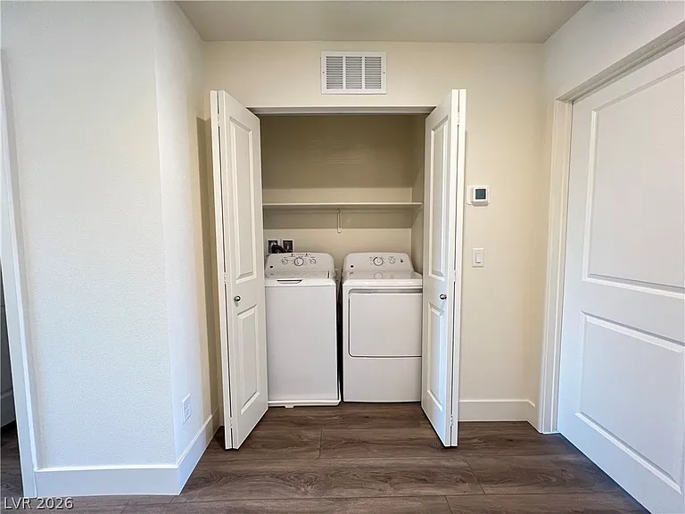 1421 Jules Ln — Photo 15