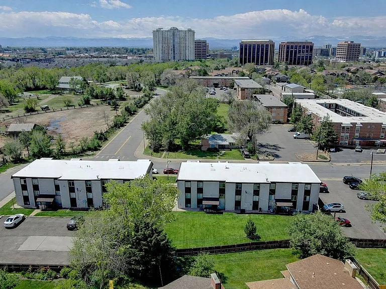 Caravelle Apartments — Photo 7