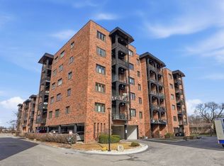 9332 Landings Ln Unit 604, Des Plaines, IL 60016