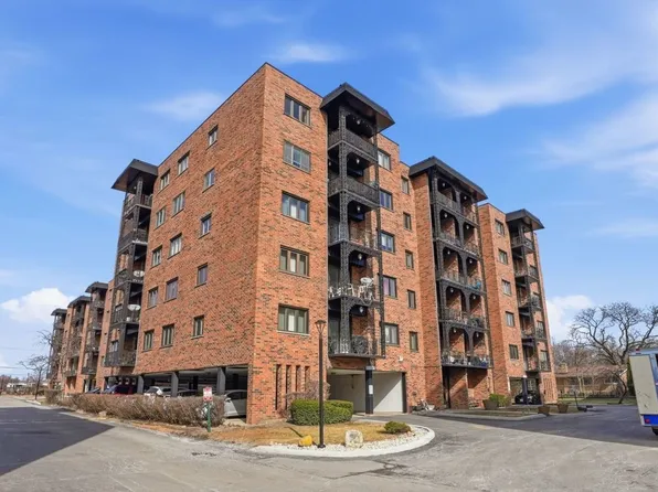 9332 Landings Ln Unit 604, Des Plaines, IL 60016