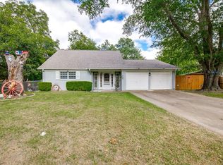 132 Poinsetta Cir, Terrell, TX 75160