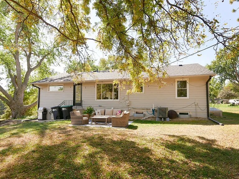 10526 Forrest Dr — Photo 32