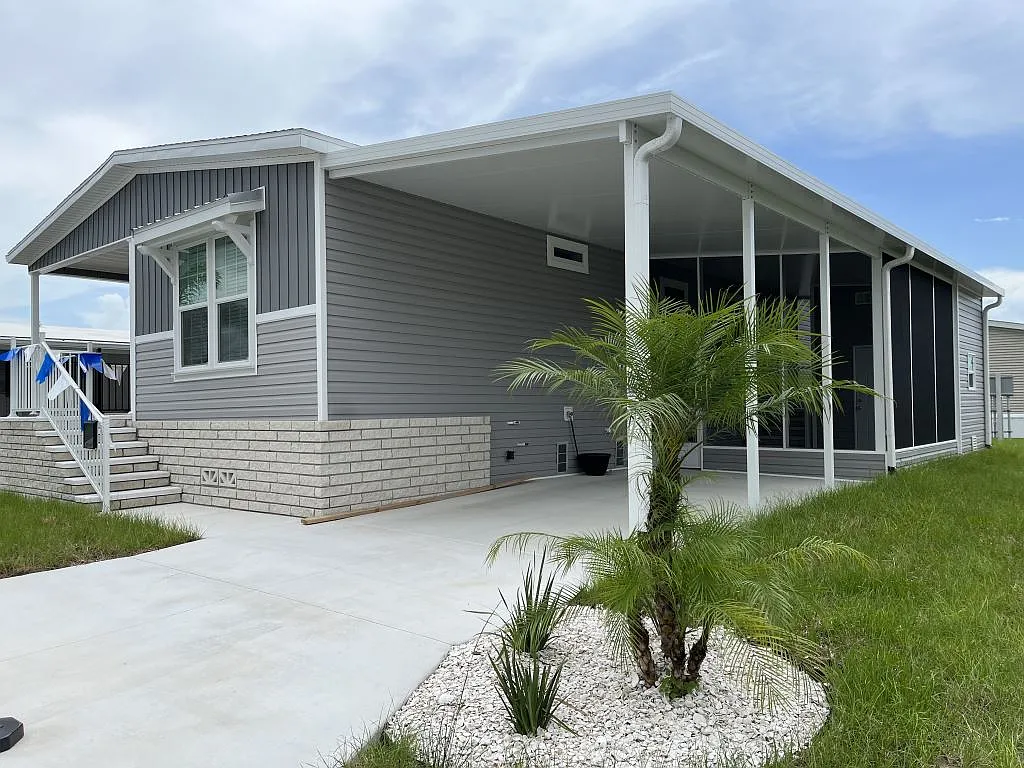 3 bed, 2.0 bath, 1356 sqft, $1,499 — Photo 1
