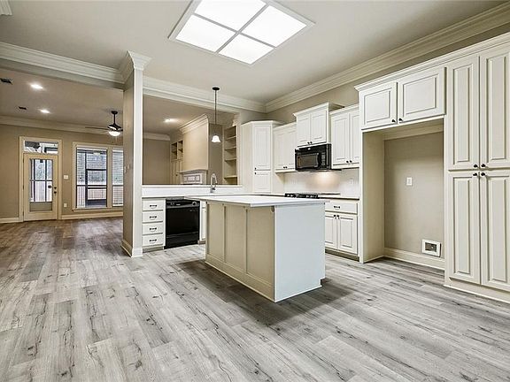 5th image of 6261 Ridge Way Ave