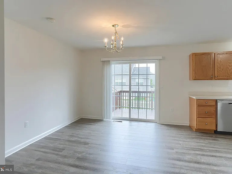 2120 Autumn Ct — Photo 9