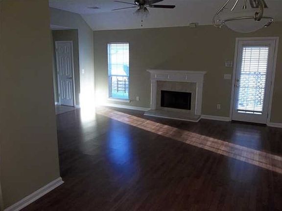 4th image of 2050 W Aberdeen Dr