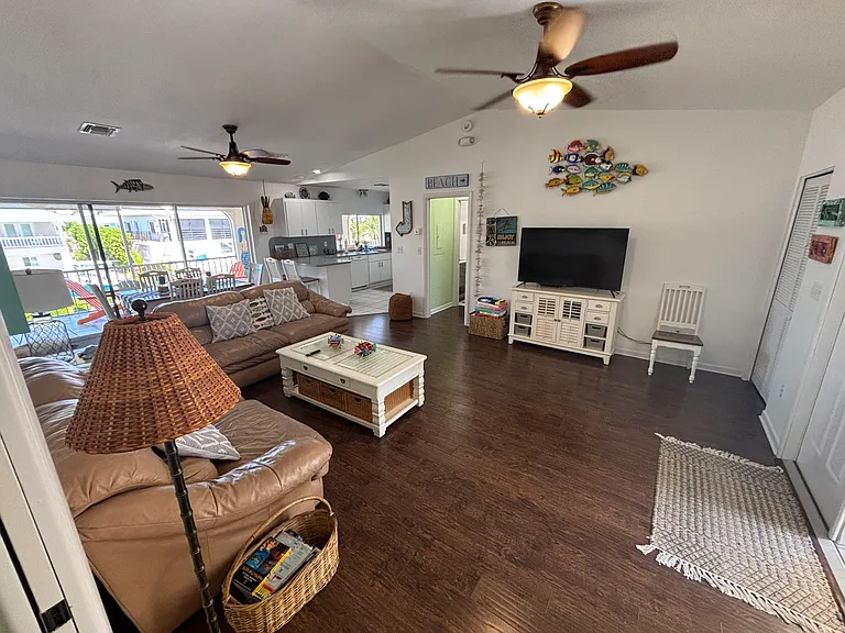584 W Shore Dr — Photo 6