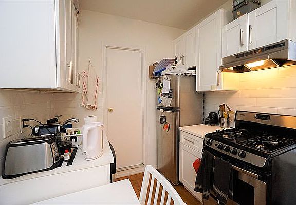 2nd image of 167 E 99th St APT D3