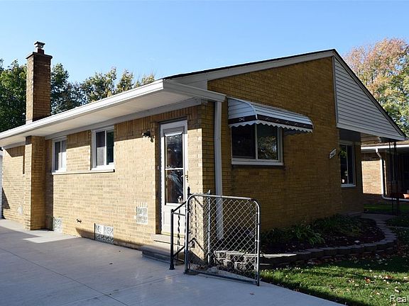 3rd image of 24617 Ursuline St