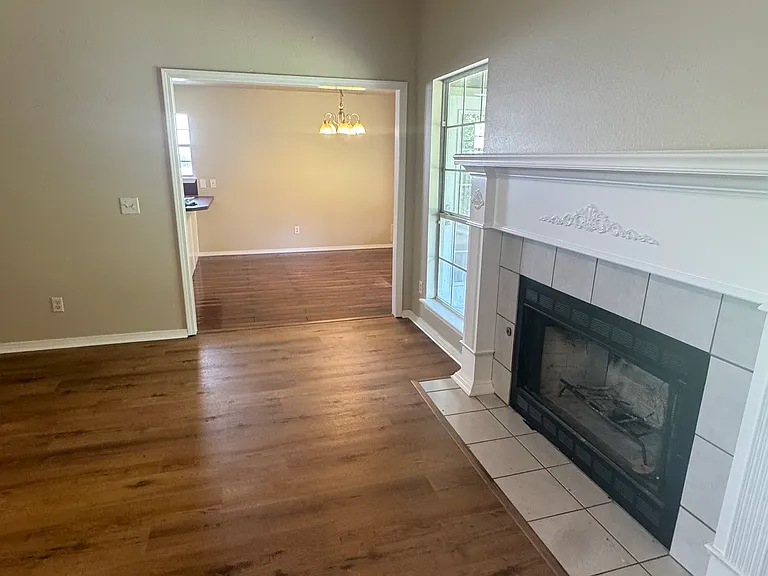 223 N Valley Dr — Photo 7
