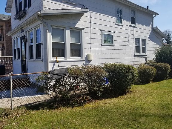 2nd image of 120 Bedford Ave