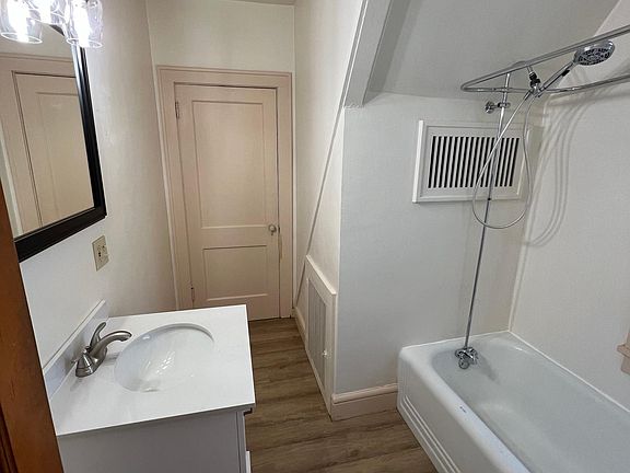 3rd image of 2213 Johnson St NE #1