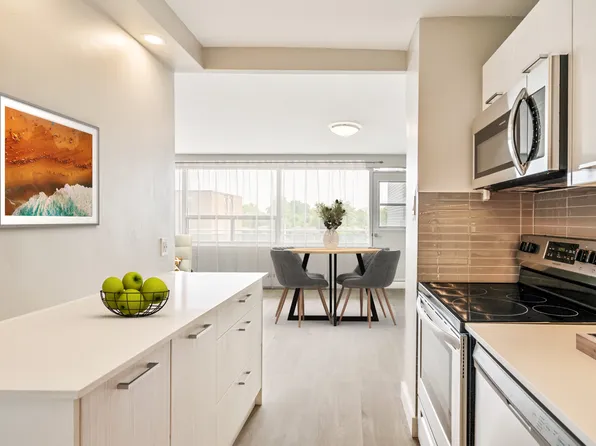 Greenview Suites, 530 The East Mall, Toronto, ON M9B 4A6