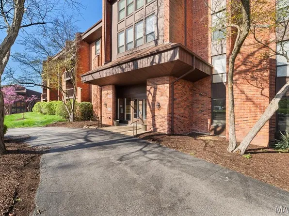 585 Coeur De Royale Dr APT 106, Saint Louis, MO 63141