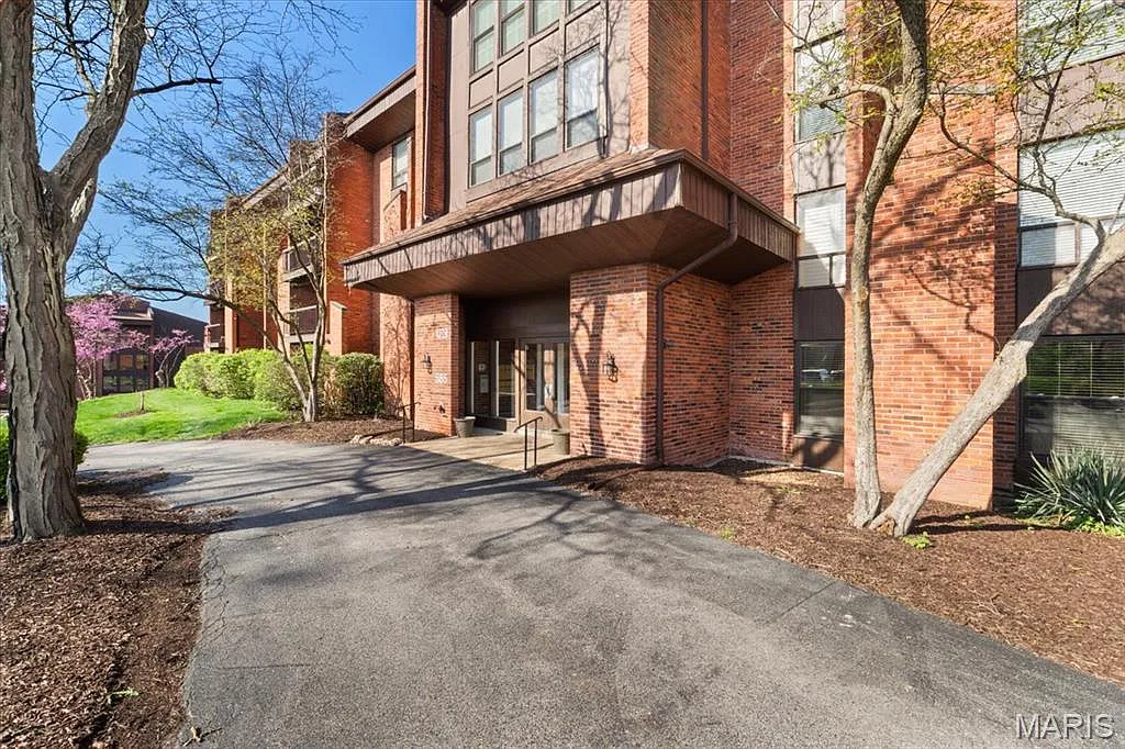 585 Coeur De Royale Dr APT 106 photo 1