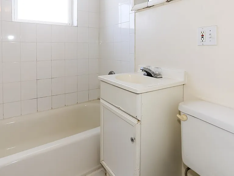 914 W Dakin St #13 — Photo 12