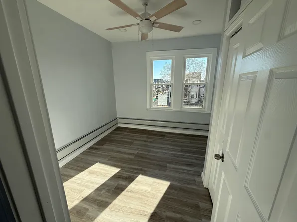 375 Kennedy Boulevard image 1 of 17