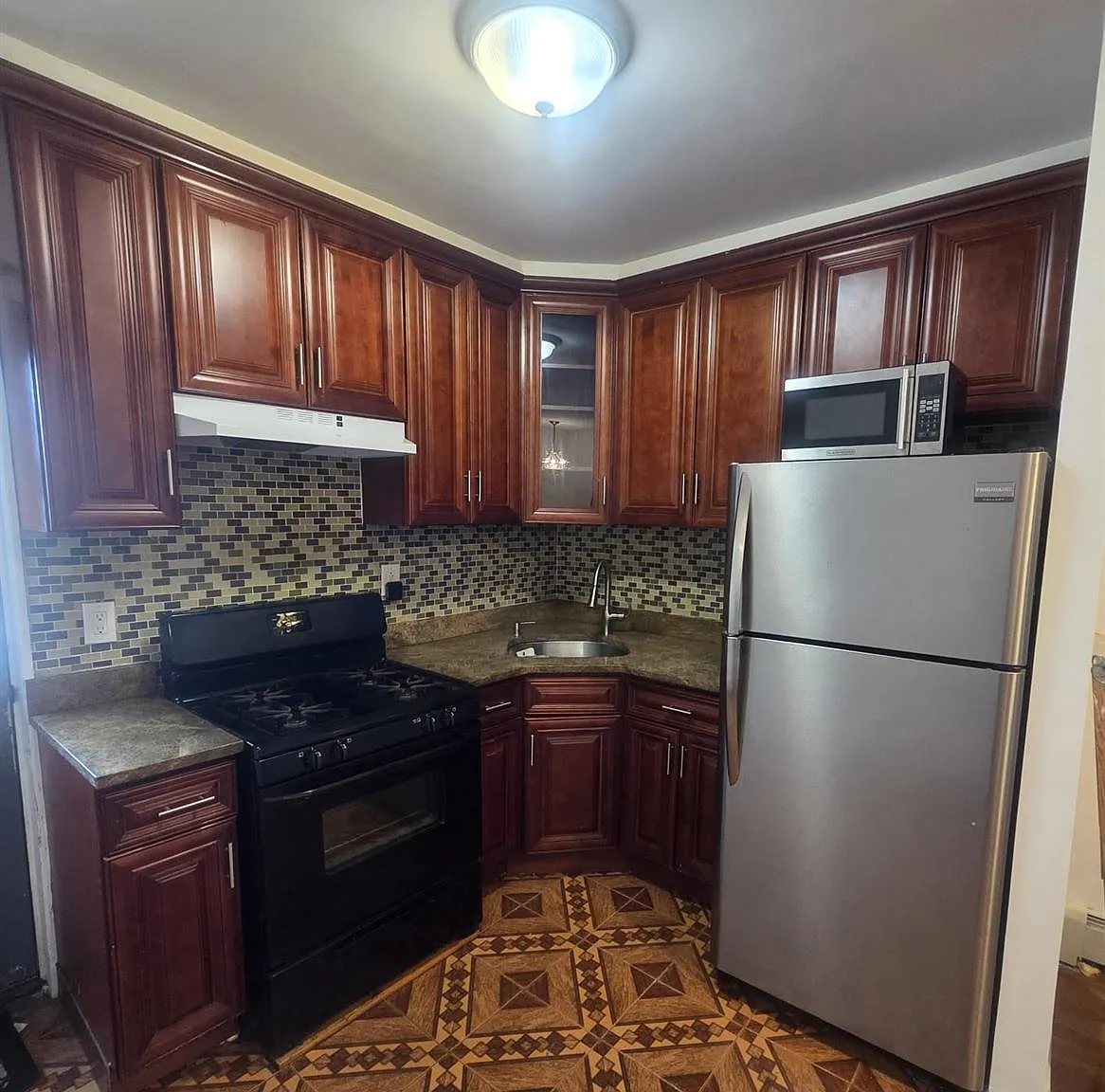4 bed, 1.0 bath, 1288 sqft, $3,600 — Photo 2