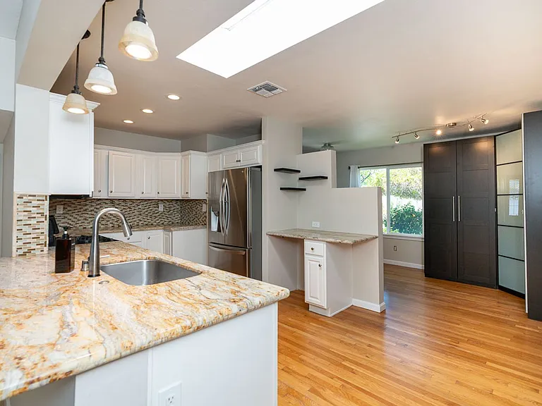 4256 Napier St — Photo 3