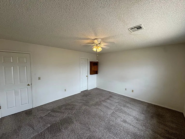 312 S 11th Pl — Photo 9