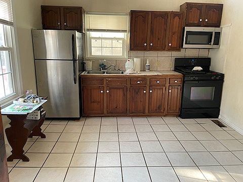 3rd image of 1024 Suntree Pl