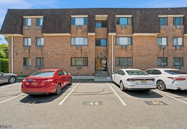733 Belleville Ave #C11 — Photo 11