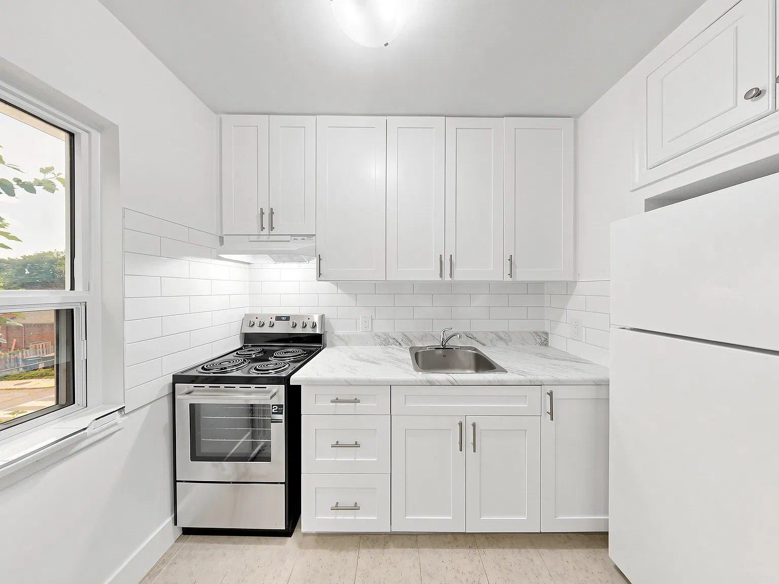 38 Lambton Avenue — Photo 3
