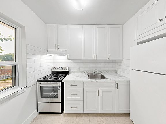 3rd image of 38 Lambton Ave