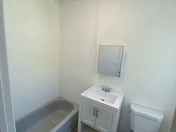2nd image of 196-198 E Broadway #11570878