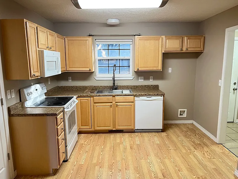 2050 N Washington Ave — Photo 7
