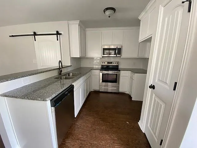 233 W Forest Ave — Photo 6