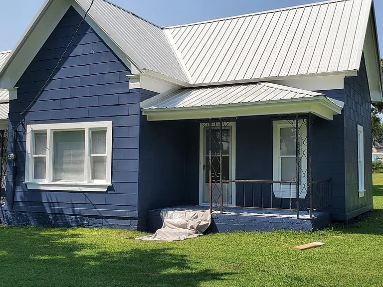 5 E Maple — Photo 1