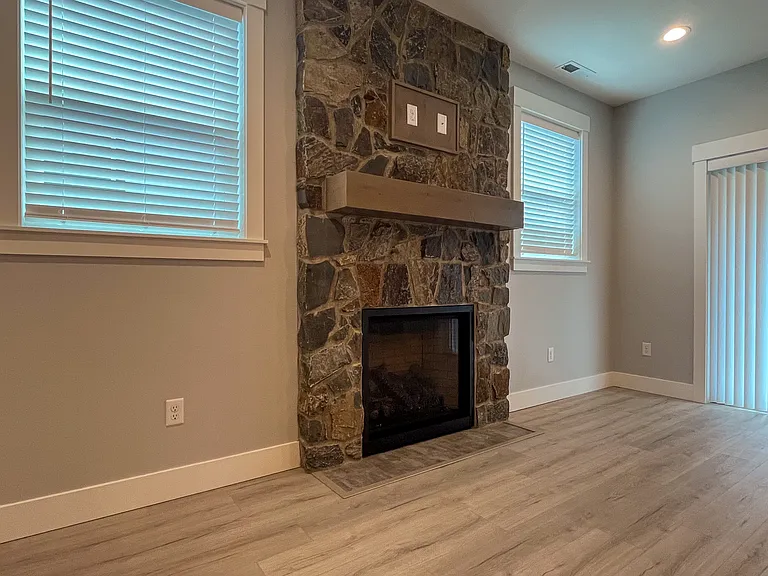 1304 W Dairy Farm Ln — Photo 10