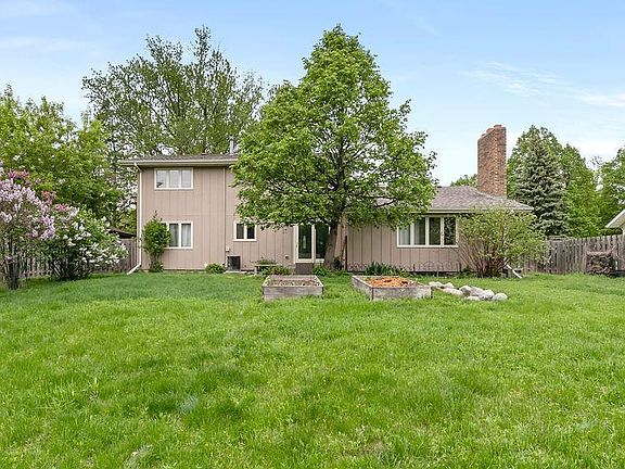 3rd image of 3667 Evergreen Rd N