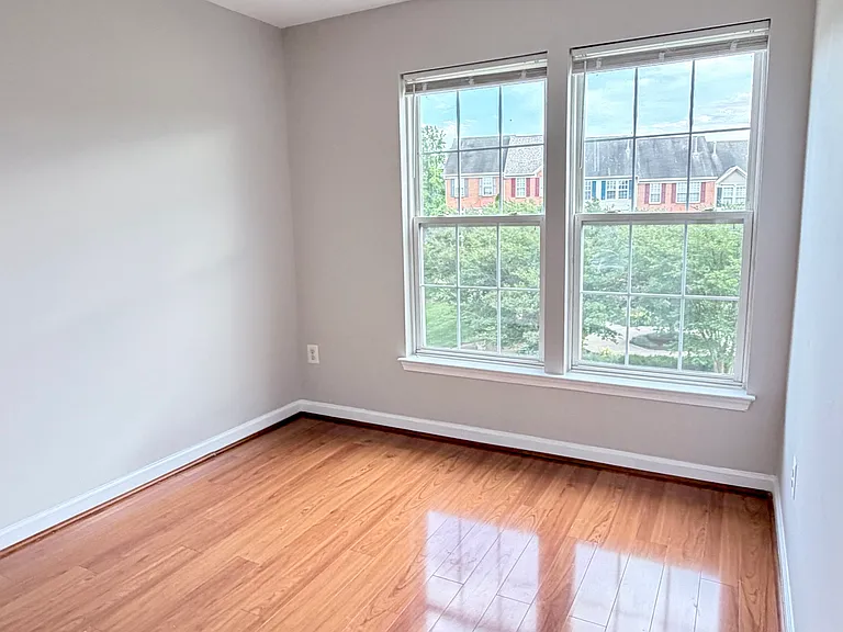 603 Eisenhower Dr — Photo 10