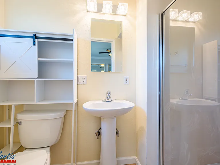 1520 San Joaquin Ave — Photo 9