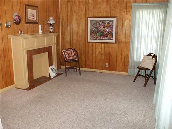 3rd image of 2305 Evergreen Dr