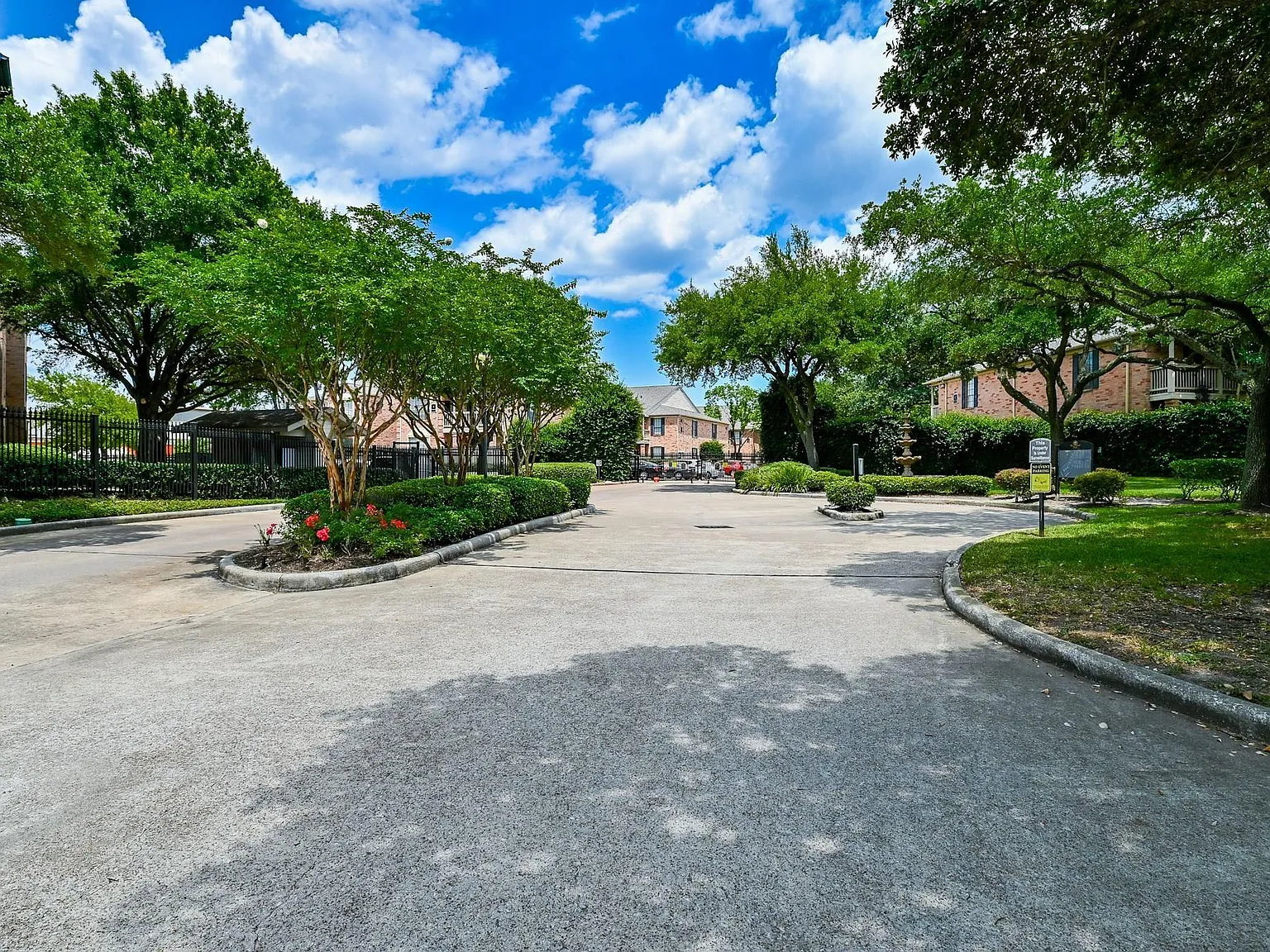 2 bed, 1.0 bath, 1096 sqft, $1,500 — Photo 1