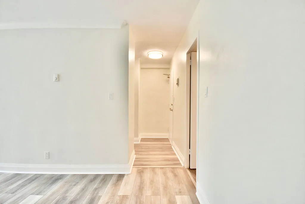 2 Grove Street East — Photo 4