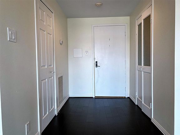 4th image of 49 Briar Hollow Ln Unit 1401