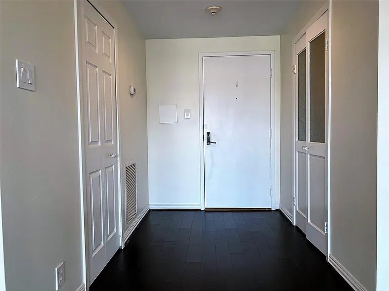 49 Briar Hollow Ln #1401 — Photo 4