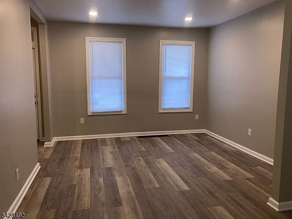 3rd image of 58 Bennett St
