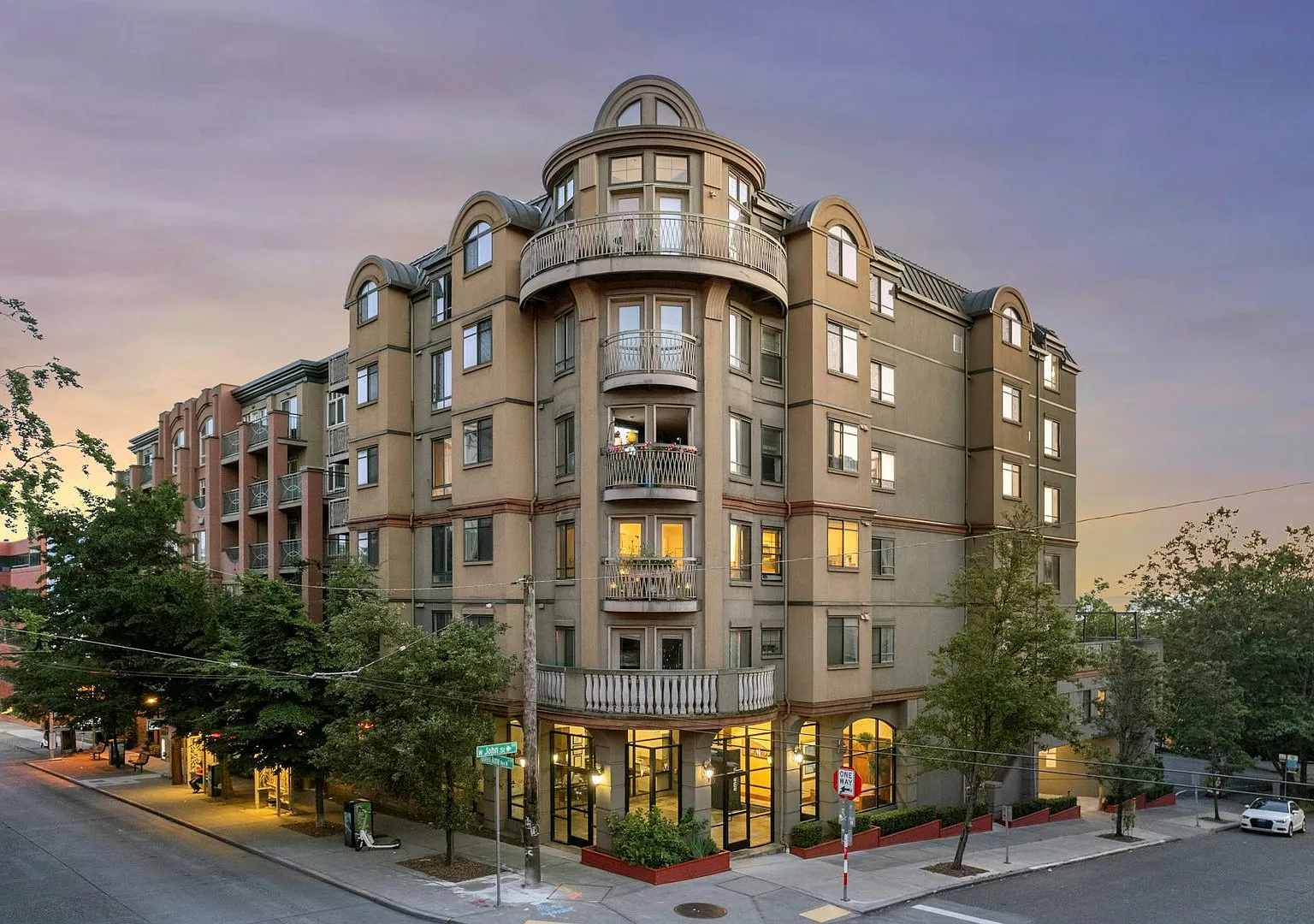 Water Views + Private Deck | Updated 2BR Condo — Photo 2