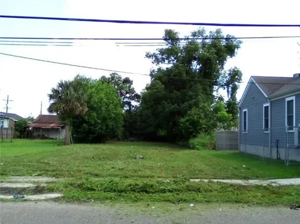 2027 Deslonde St, New Orleans, LA 70117