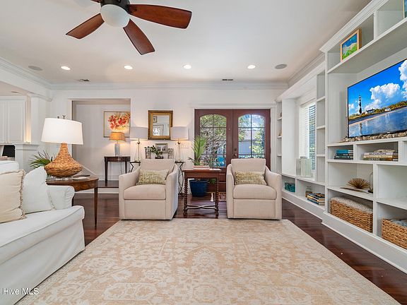 5th image of 211 Mansfield Parkway