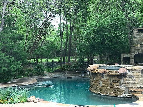 3rd image of 490 Ashwood Ln